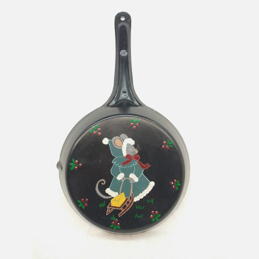 Hand Painted Tin‎ Pan Folk Art Xmas Mouse w Sled Kitchen Wall Decor